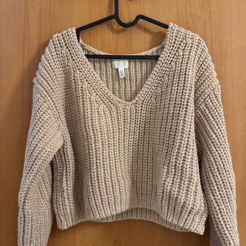 H&M sweater used, beige knit with elegant V-neck
