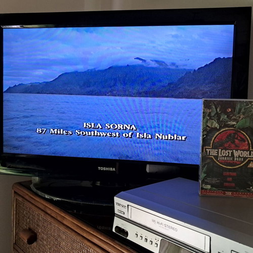 Jurassic Park The Lost World VHS like new, English audio
