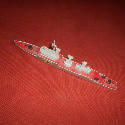 Matchbox Sea Kings K-301 Frigate Lesney England 1976 toy ship