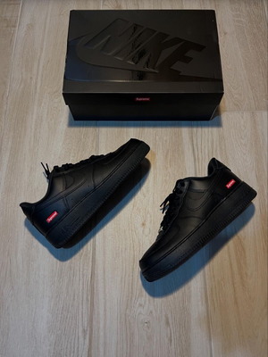 Nike Air Force One Supreme καινούργια, μέγεθος 44, με έξτρα κορδόνια