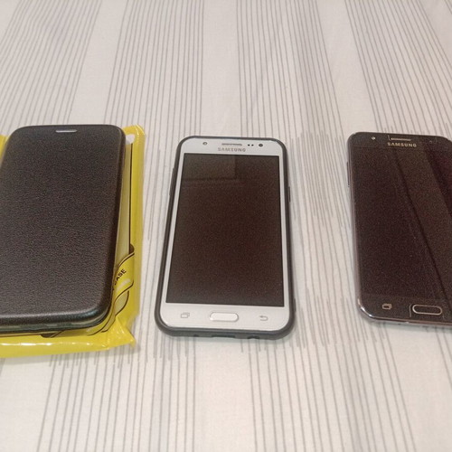 Samsung Galaxy J5 phones used, pack of 2 with unused case