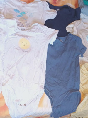 Set of 10 short-sleeve bodysuits for boys size 92, like new