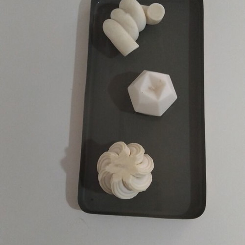 Tray with three soy aromatic candles like new, 30×15cm
