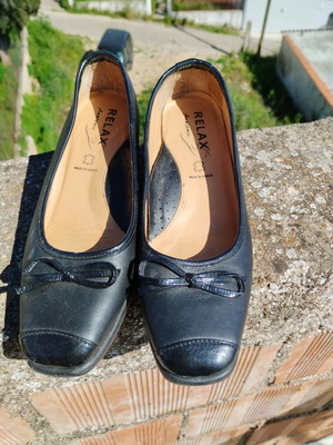 Women's leather shoes black like new, size 37
