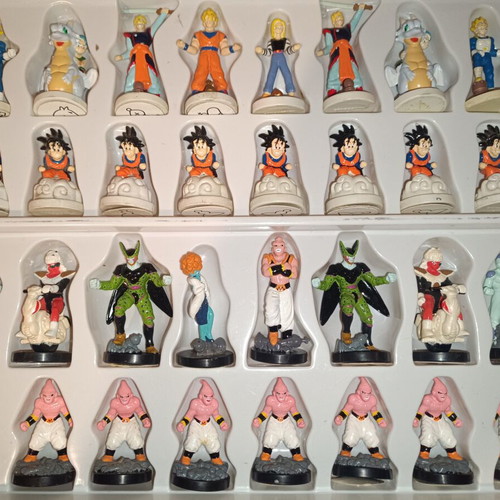 DeAgostini Dragon Ball Z chess set