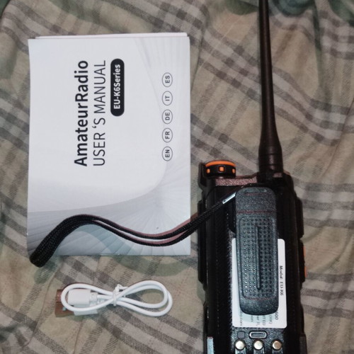 Baofeng EU-K6 transceiver like new, VHF/UHF with LED flashlight