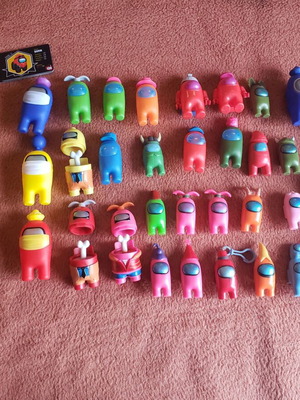 Among Us figures like new pack of 35 with gift cards