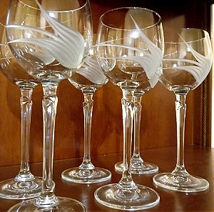 Κρυστάλλινα ποτήρια κρασιού με ματ σχέδιο