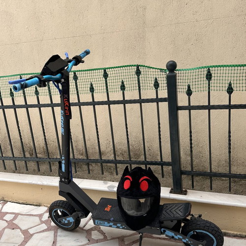 Kukirin G2 electric scooter used, blue with charger and LED lights