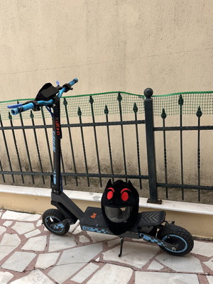 Kukirin G2 electric scooter used, blue with charger and LED lights