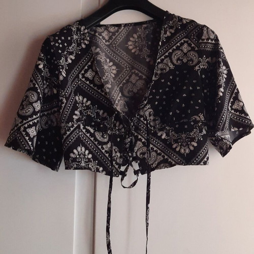 Shein women's top 100% polyester, black and white, size S