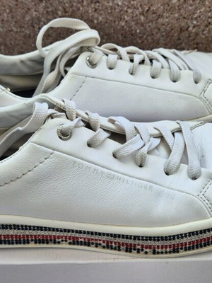 Tommy Hilfiger women's leather white sneakers No 39 like new