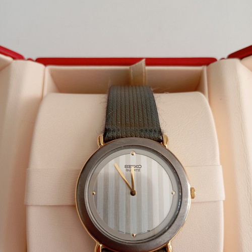Seiko quartz watch unisex used, gray color