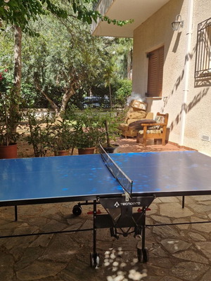 Ping pong table like new, outdoor foldable
