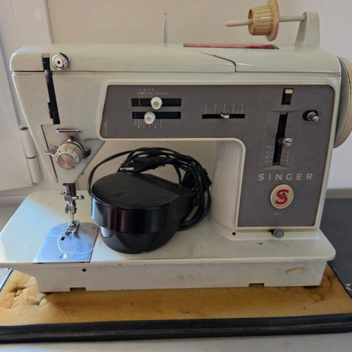 Singer Vintage Sewing Machine with Case for Repair or Parts