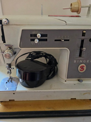 Singer Vintage Sewing Machine with Case for Repair or Parts