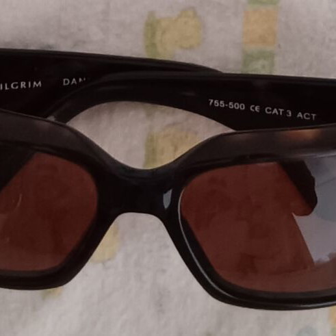 Pilgrim sunglasses like new with Lancetti cloth and case