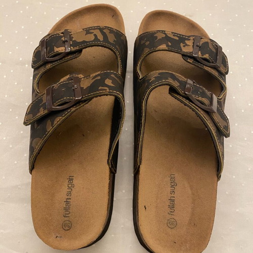 Fullah Sugah sandals with camouflage design and adjustable closure, new