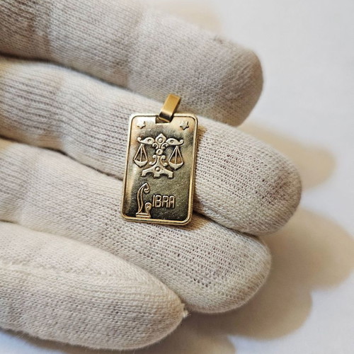 Gold Libra zodiac pendant 14K used, 2.04g, 2.5x1.4cm