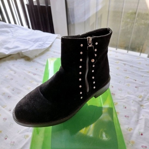 Velvet boots size 37 black like new