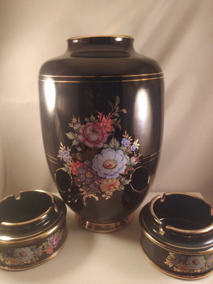 Porcelain vase and two ashtrays set, like new, 24kgold Spyropoulou