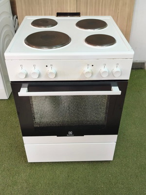 Electrolux electric stove with oven