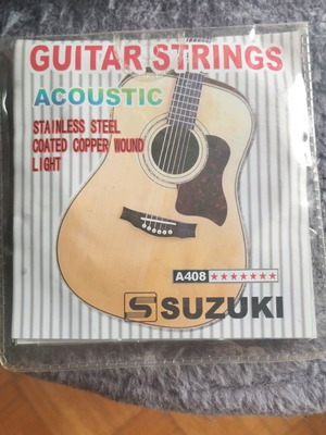 Suzuki acoustic guitar strings new set