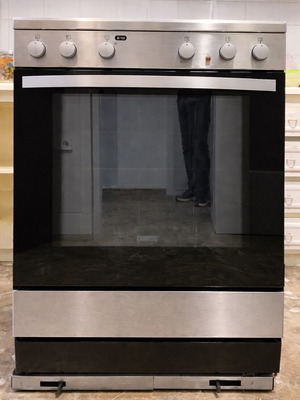 Zanussi Inox kitchen used with 40–70cm roller base