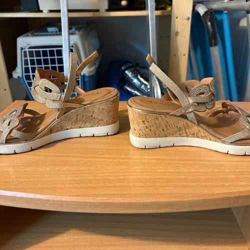 Tamaris sandals size 38 beige like new