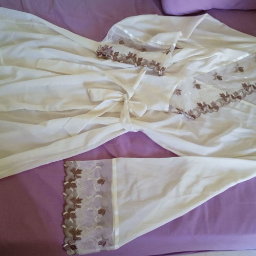 Satin set nightgown and robe like new, small, ivory color, excellent quality Elizabeth George