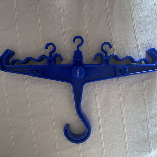 Pegaso ergonomic diving gear hanger like new, blue, foldable