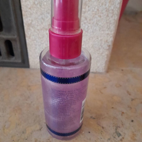 Bath and Body Works Shimmer Mist Kiss and Blueberry like new