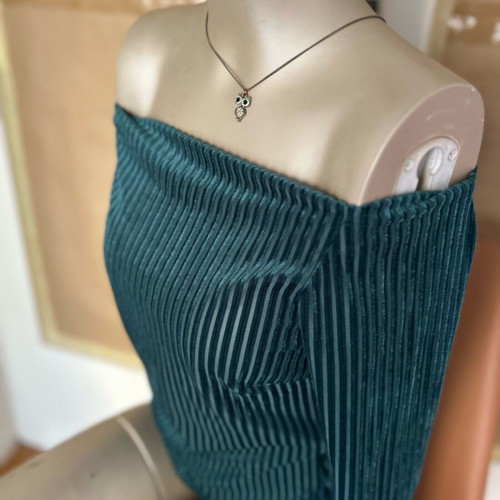 Green long-sleeve off-shoulder Wyldr blouse like new, size XS