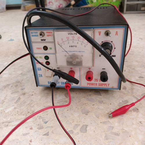 Battery charger like new with dimensions 15x24x13cm