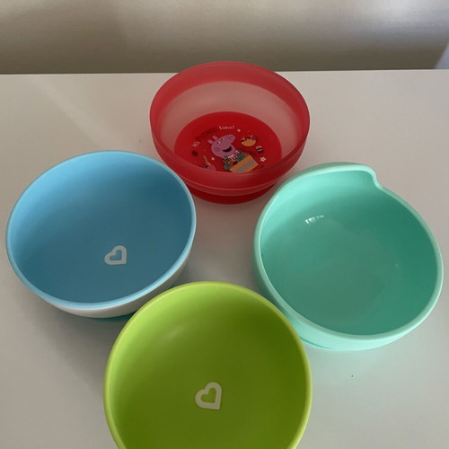 Children's bowls with suction cups like new