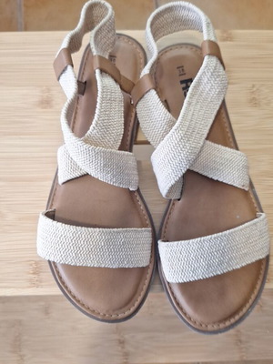 Refresh Flat sandals size 38 like new, beige, leather with elastic straps