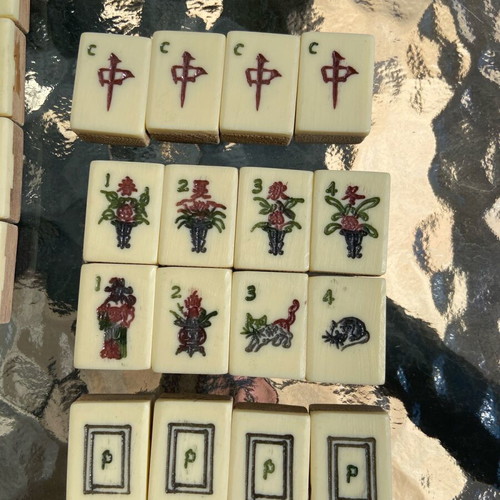 Mahjong complete set vintage style with ornate box and English guide