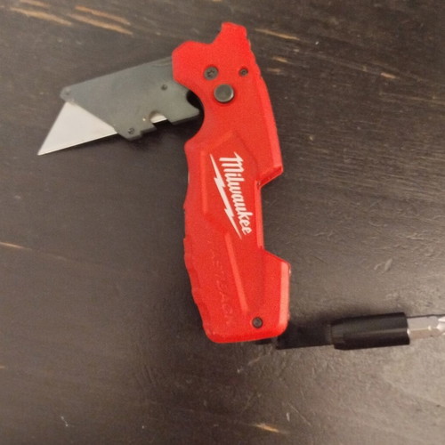 Milwaukee Fastback utility knife
