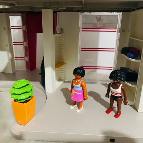 Playmobil 5485 City Life Shopping Mall used with elevator and figures