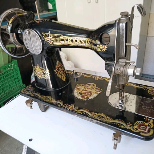 Mede Japan Transist sewing machine vintage, like new