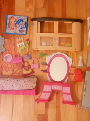 Έπιπλα και αξεσουάρ Barbie σαν καινούργια, σετ