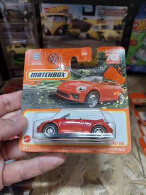 Matchbox 2019 Volkswagen Beetle Convertible toy car