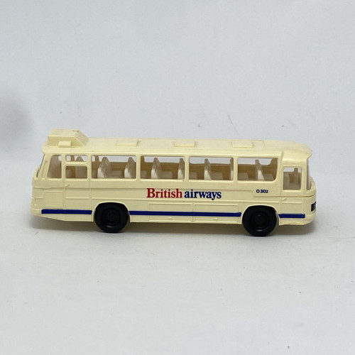 Mercedes-Benz O 302 British Airways Toy Bus 1/87 Scale like new