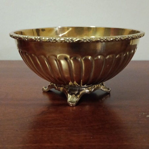 Vintage brass bowl like new with decorative feet