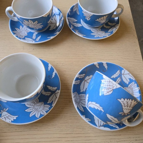 Large cups like new, set of 4 with saucers