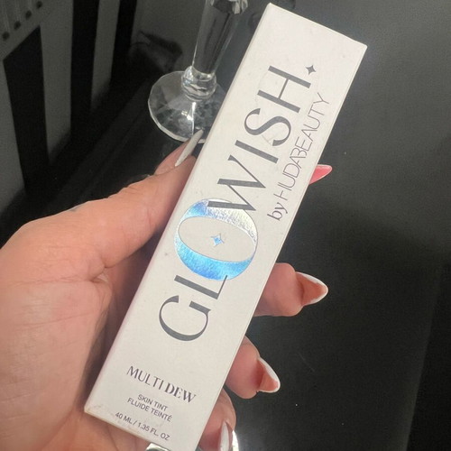 Huda Beauty Glowish Make Up Medium 05 new