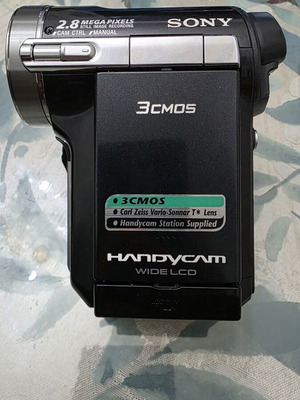 Sony DCR-PC1000E 3CMOS MiniDV 2.8 Megapixel Handycam Camcorder