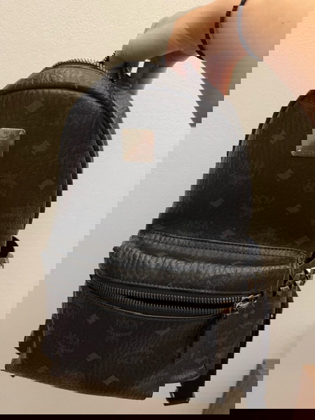 mcm backpack μαύρη με τρουκς σε αριστη κατασταση.