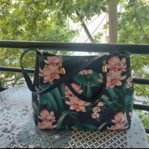 Accessorize floral large handbag with gold details and pouch, new