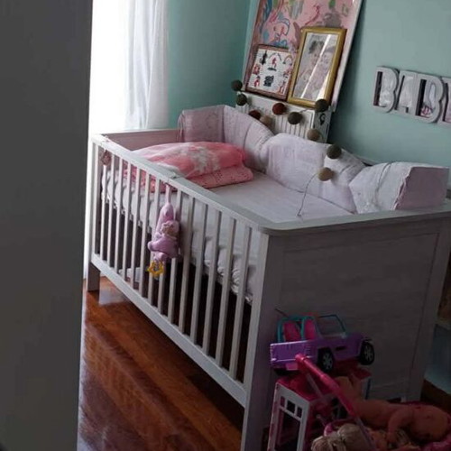 Crib and dresser set like new from Bebe Jou